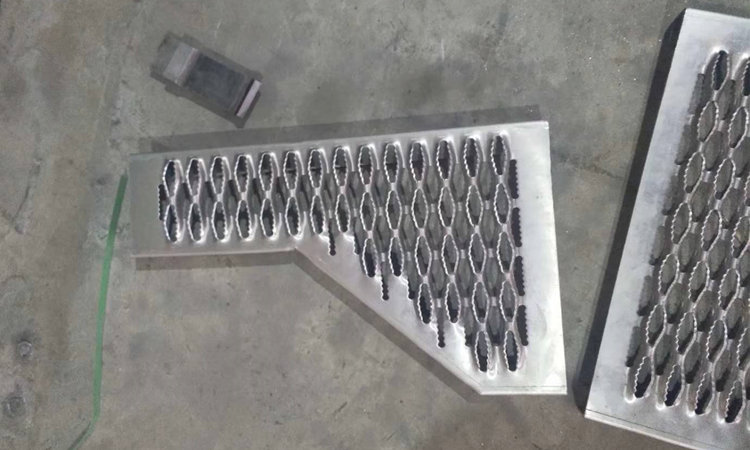 鱷魚嘴防滑板產品展示